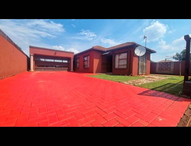 3 BEDROOM HOUSE FOR SALE IN THE ORCHARDS